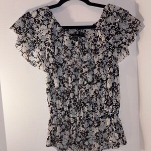 White House Black Market Floral black & white Ruffle Sleeve Top XS